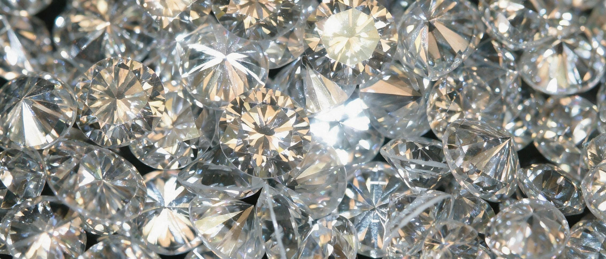 Why Gemstones Sparkle